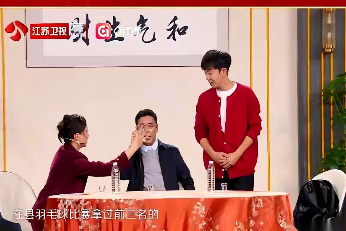 我说这招聘条件怎么这么眼熟呢？“县羽毛球比赛前三名”。好家伙，就差把关系户的