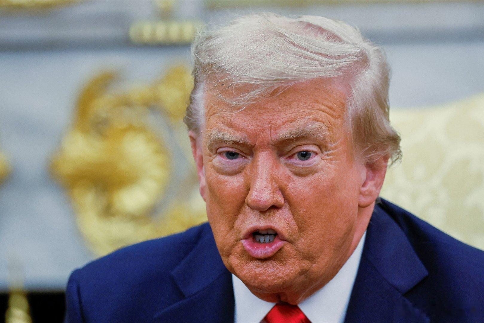 特朗普认为，美国近几年在乌克兰是大撒币。他说他不怪乌克兰，要怪就怪无能的拜登太傻