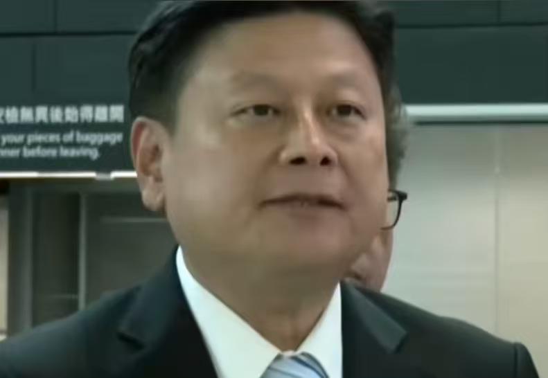 傅崐萁在郑丽文讲完后，他回答了媒体的提问，他说郑丽文主席这次大陆行成果丰硕，成功