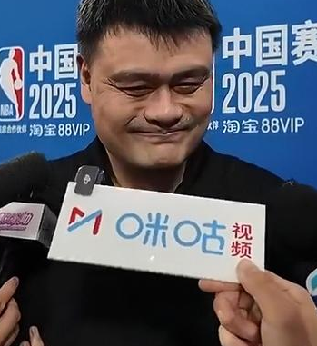 中国篮协前任主席姚明谈今年中国男篮亚洲杯取得第二的好成绩。他表示：虽然很多人可能