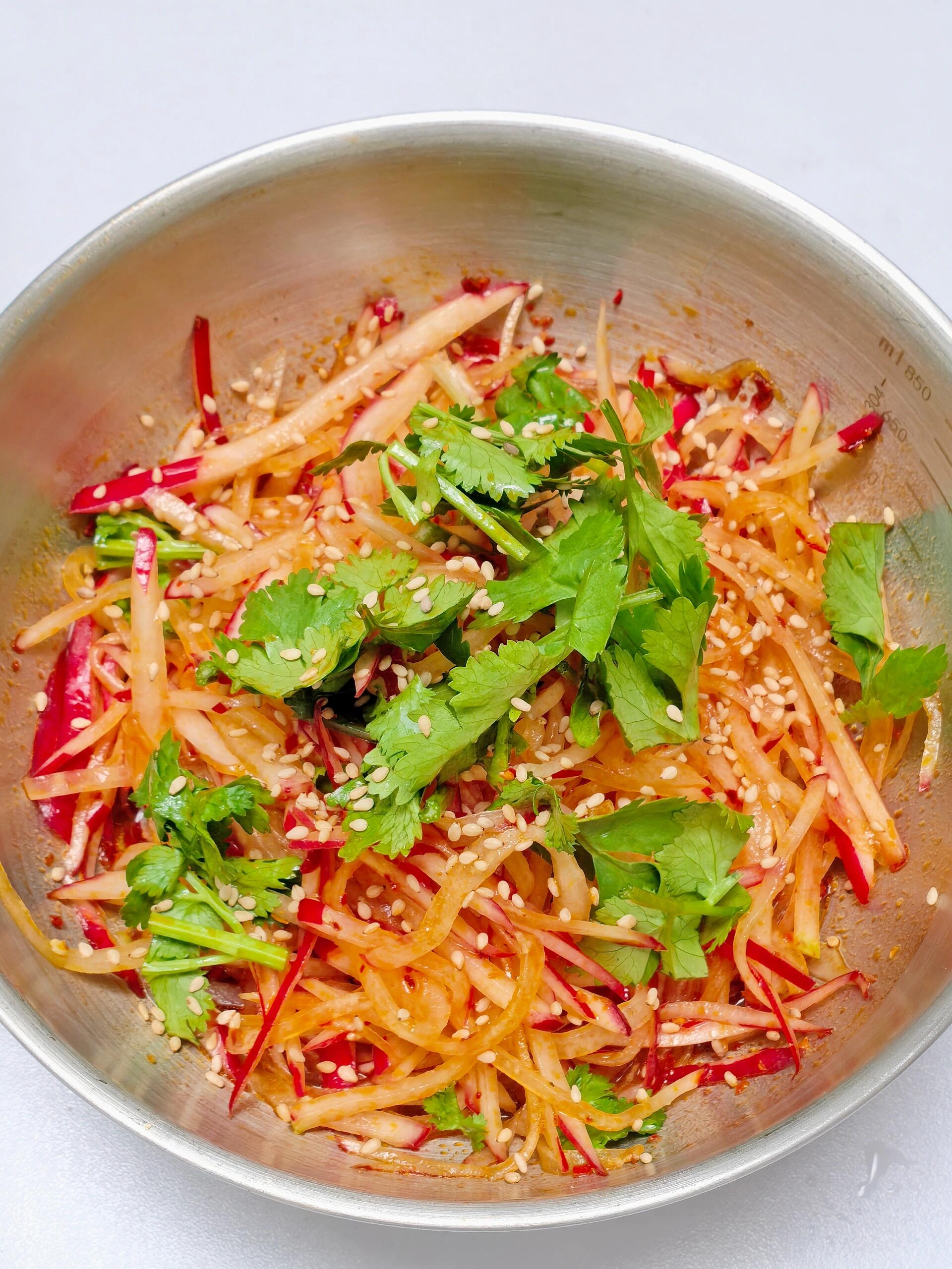 3分钟快手凉拌水萝卜🔥酸辣脆爽！低卡无负担家人们谁懂啊😭春天的快乐，是