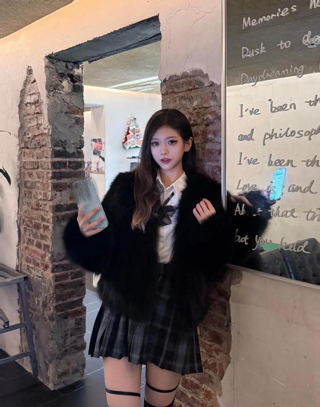 冬日穿搭指南：毛绒外套+格子裙，温暖又时尚！🌟👗🧥美妞们日常穿搭分享女装