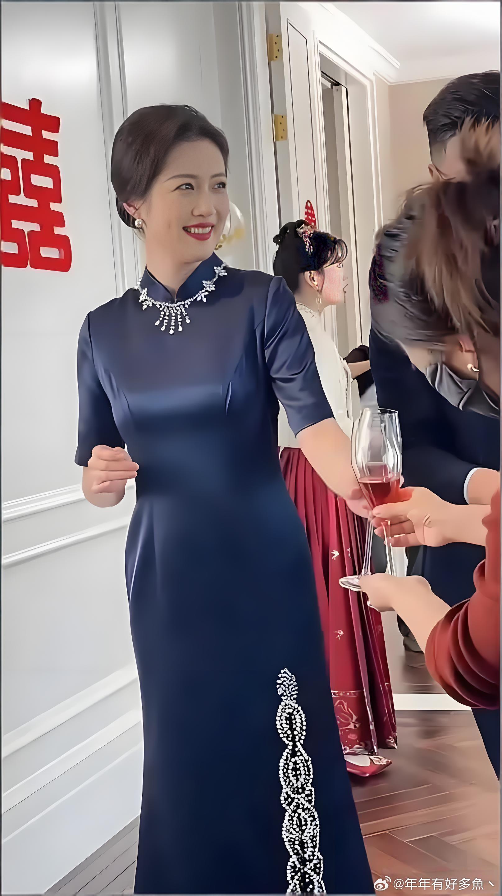 婚礼现场，却成为婆婆的主场。