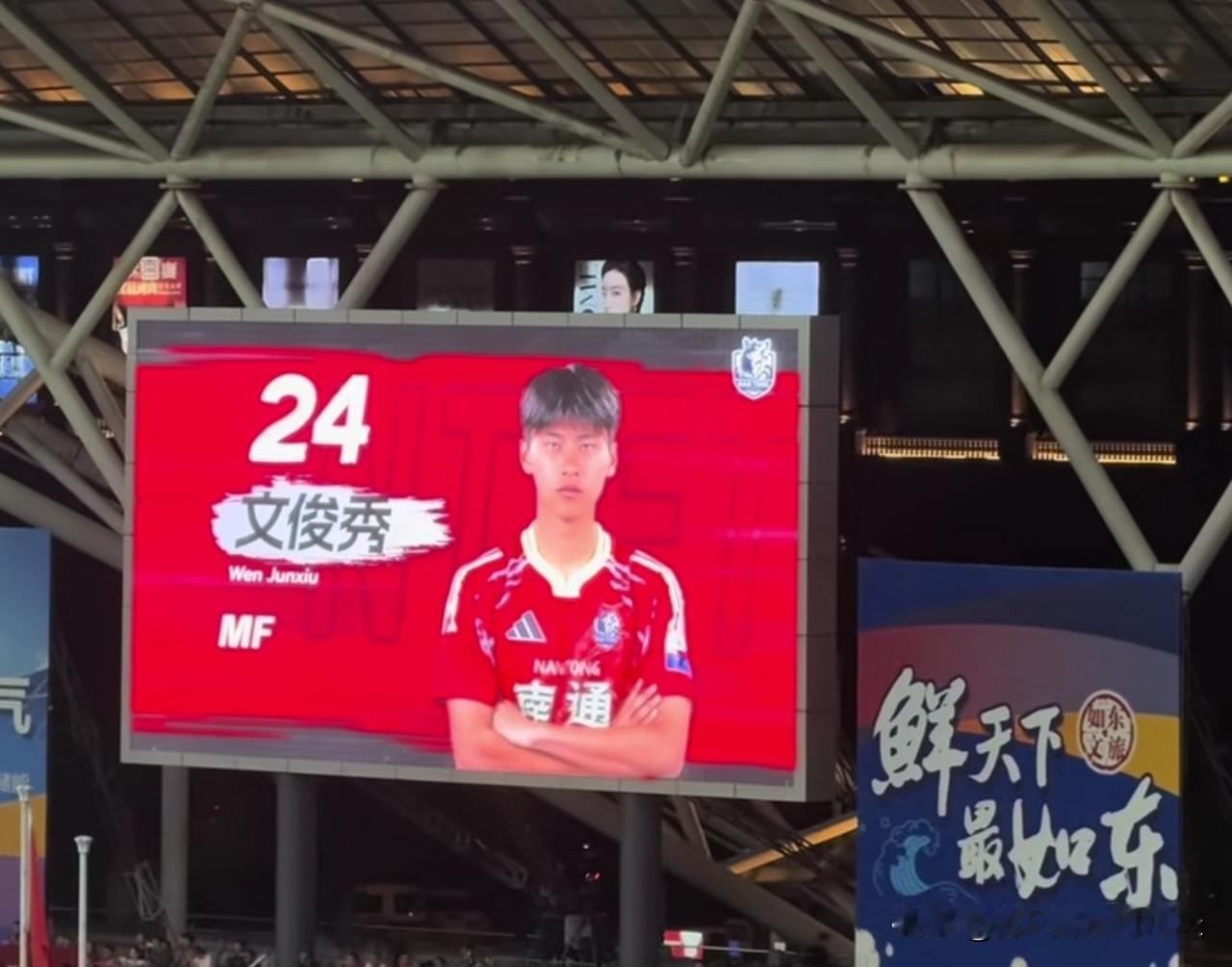 有谁还记得去年苏超南通客场4-0狂胜泰州的比赛？上半场面对范厚泰等的贴身紧逼，南