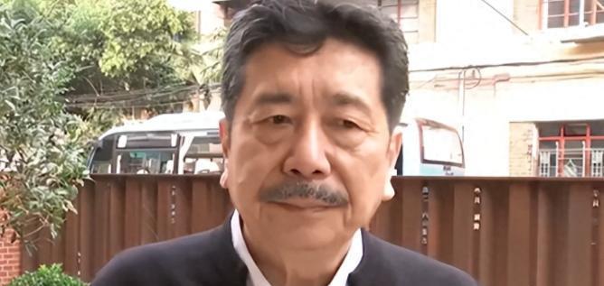 真的要被鲁迅的孙子周令飞给笑死！鲁迅绝对没想到自己把孙子周令飞给坑惨了，而身为鲁