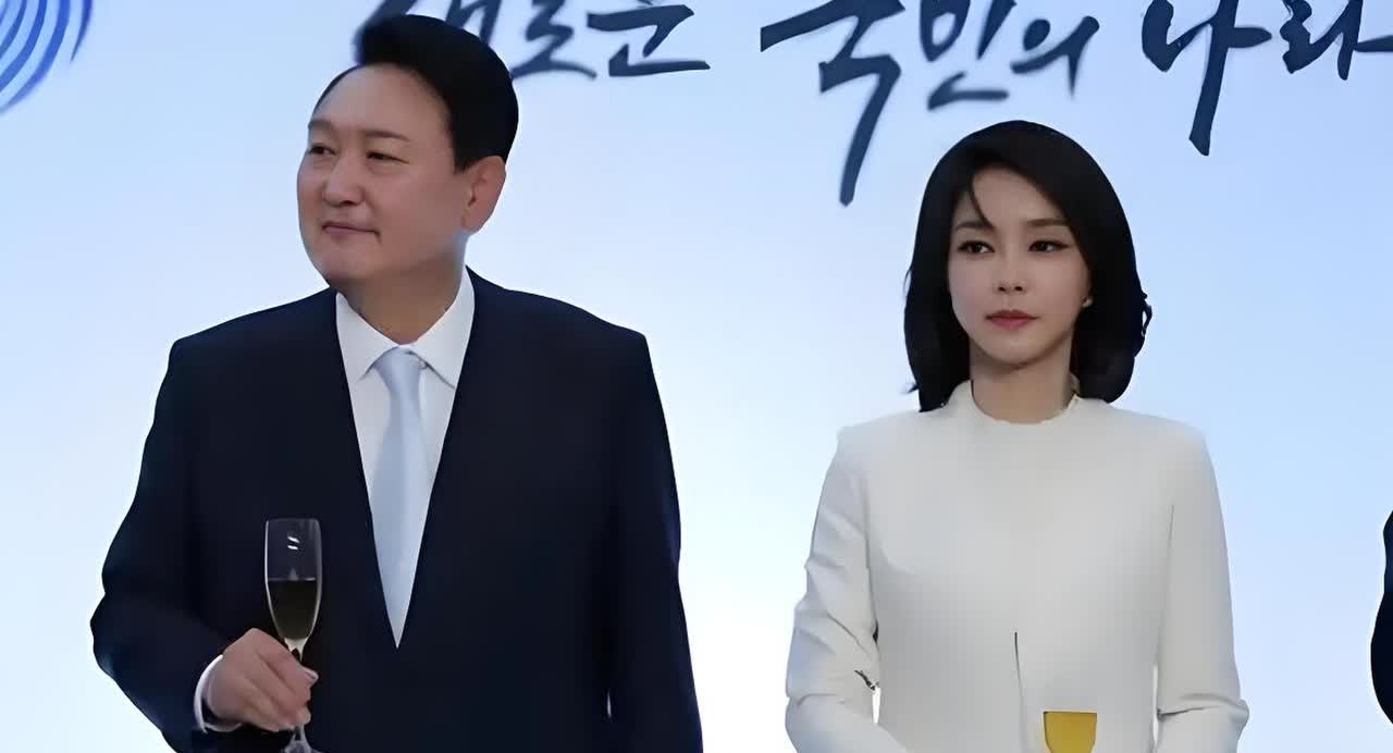 能不能和我丈夫生活在一起？金建希多次表达希望和自己的丈夫生活在一起，但是