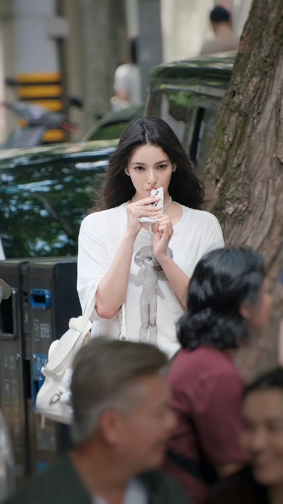 上海街头豆乳女孩，中国人有自己的莫妮卡贝鲁奇……​​​​