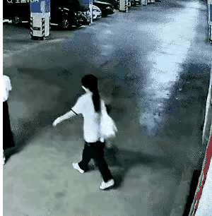 老师：你为什么迟到这么久？学生：请看VCR[笑着哭][笑着哭][笑着哭][笑着哭]