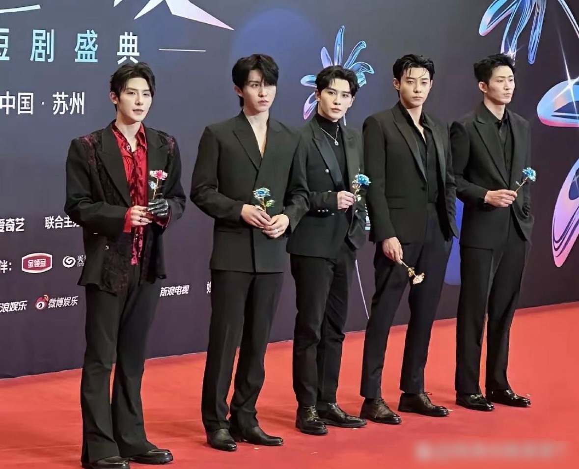短剧男演员离开滤镜就能看出来谁帅了​​​