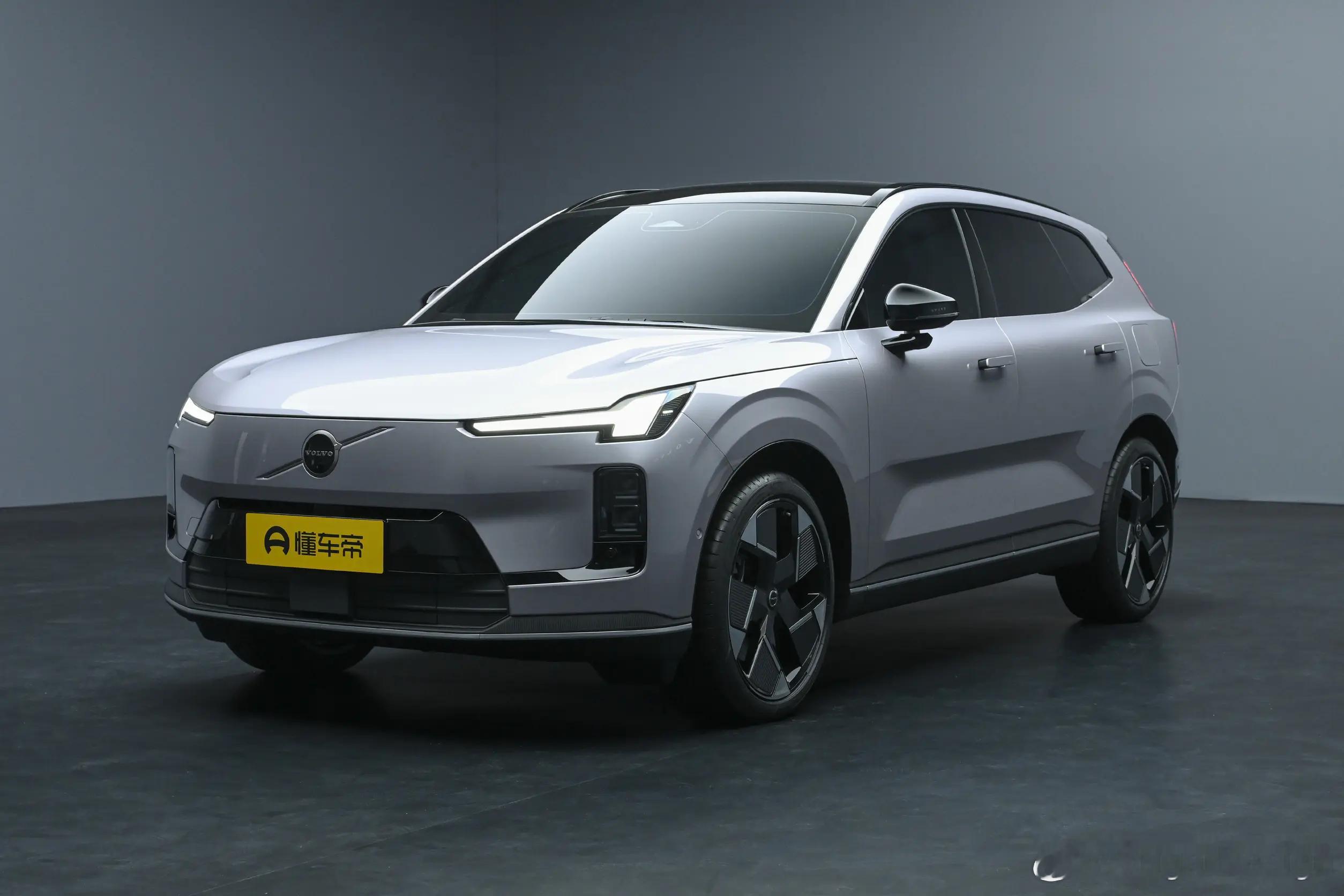 沃尔沃XC70更多图片车身长度4.8米左右，定位中型插混SUV四驱➕超级
