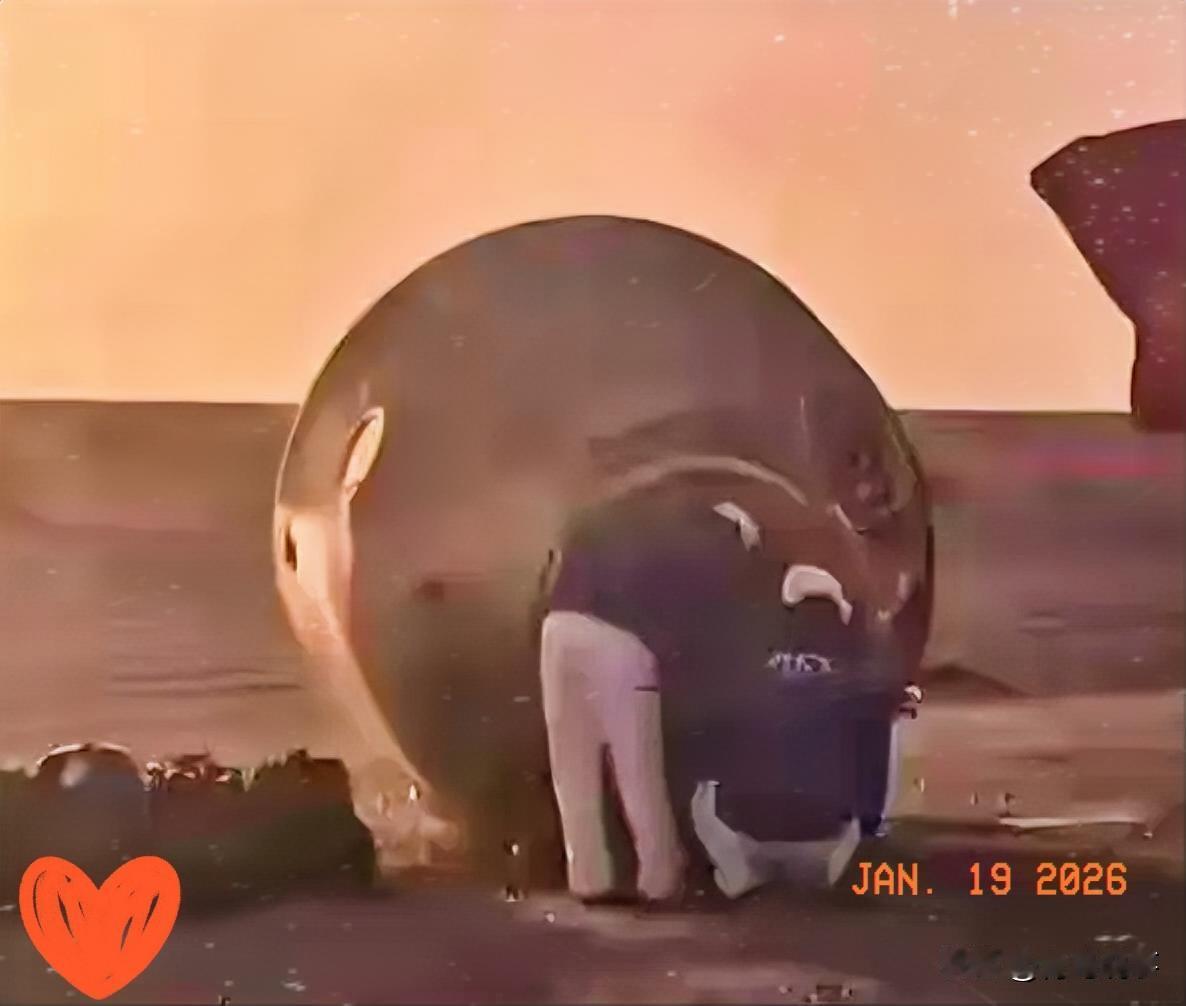 快报！今天，神舟二十号飞船遭遇空间碎片撞击后今日成功返回！北京时间1月19日