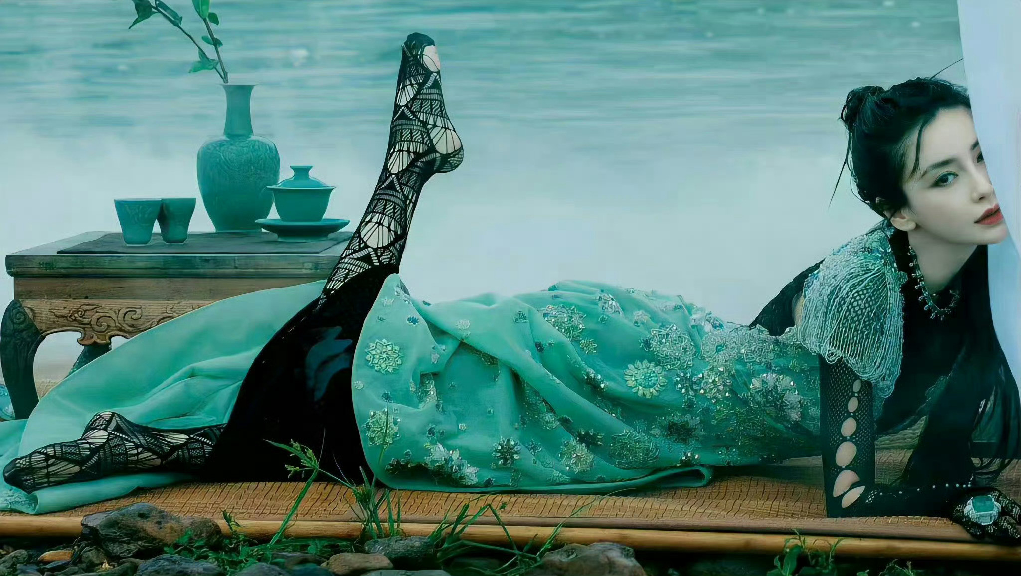 杨颖，时尚芭莎九月刊封面大片