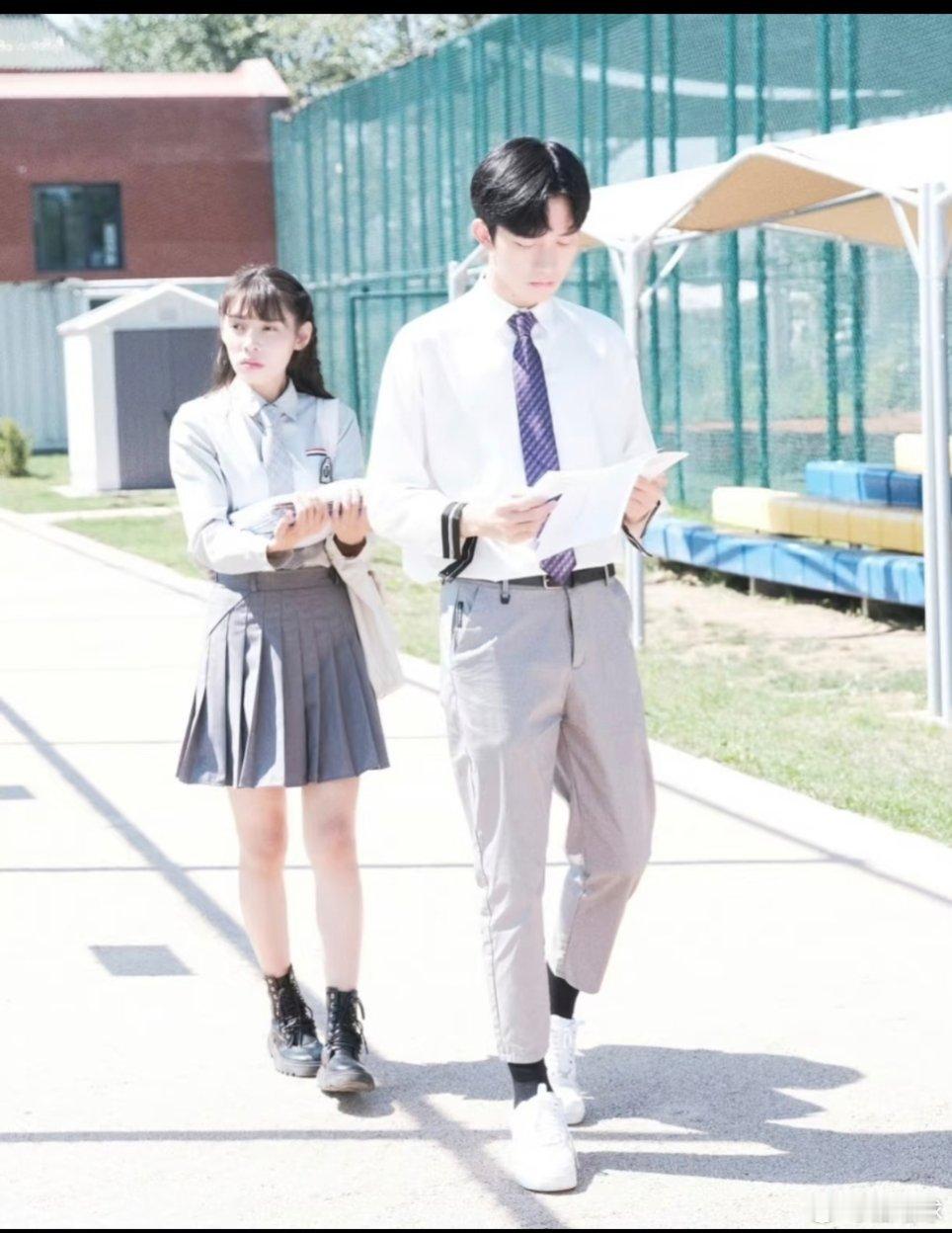 钟爱黑袜子的黄星，这样看着183有实感了