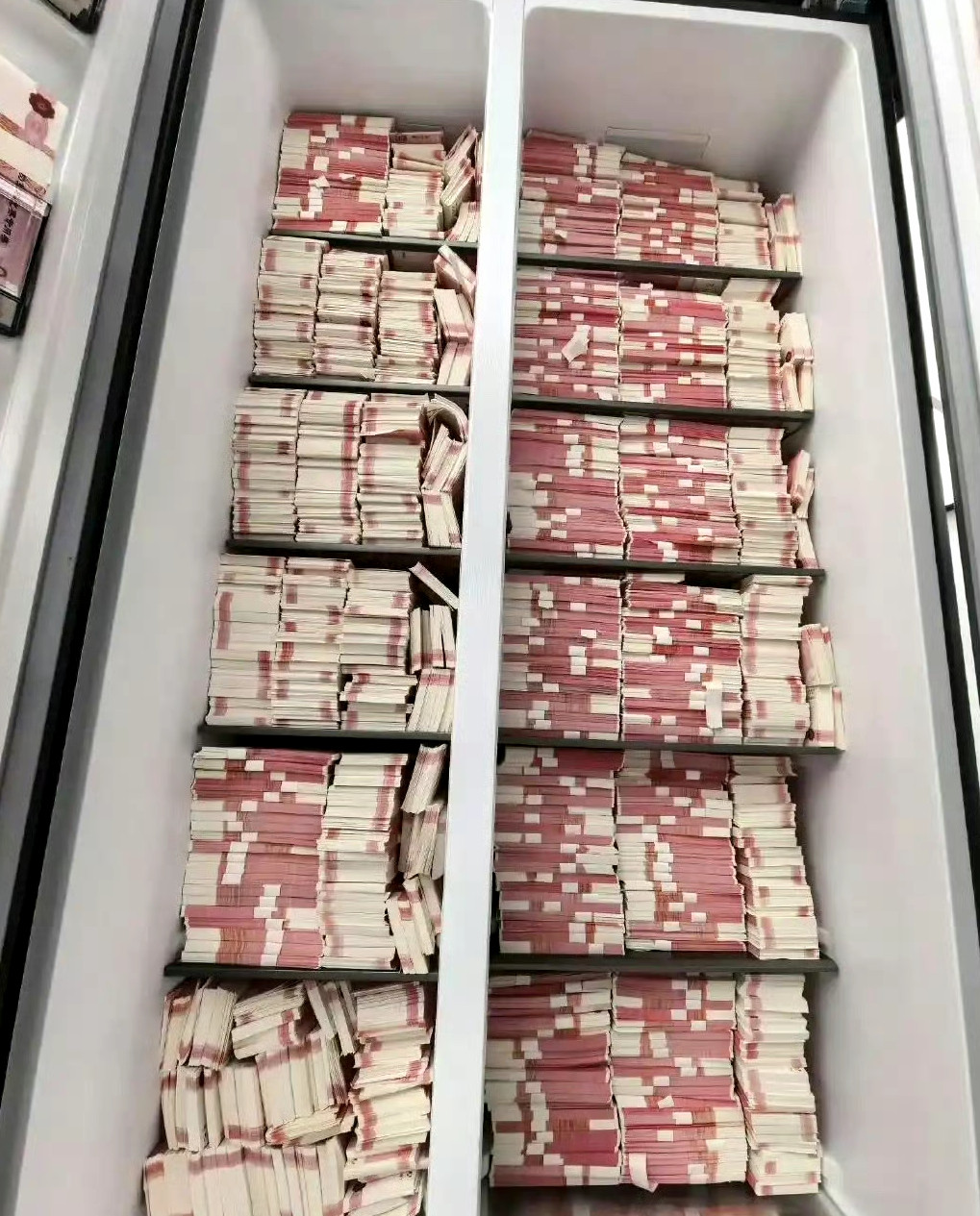 这么大的冰箱能装多少💰啊​