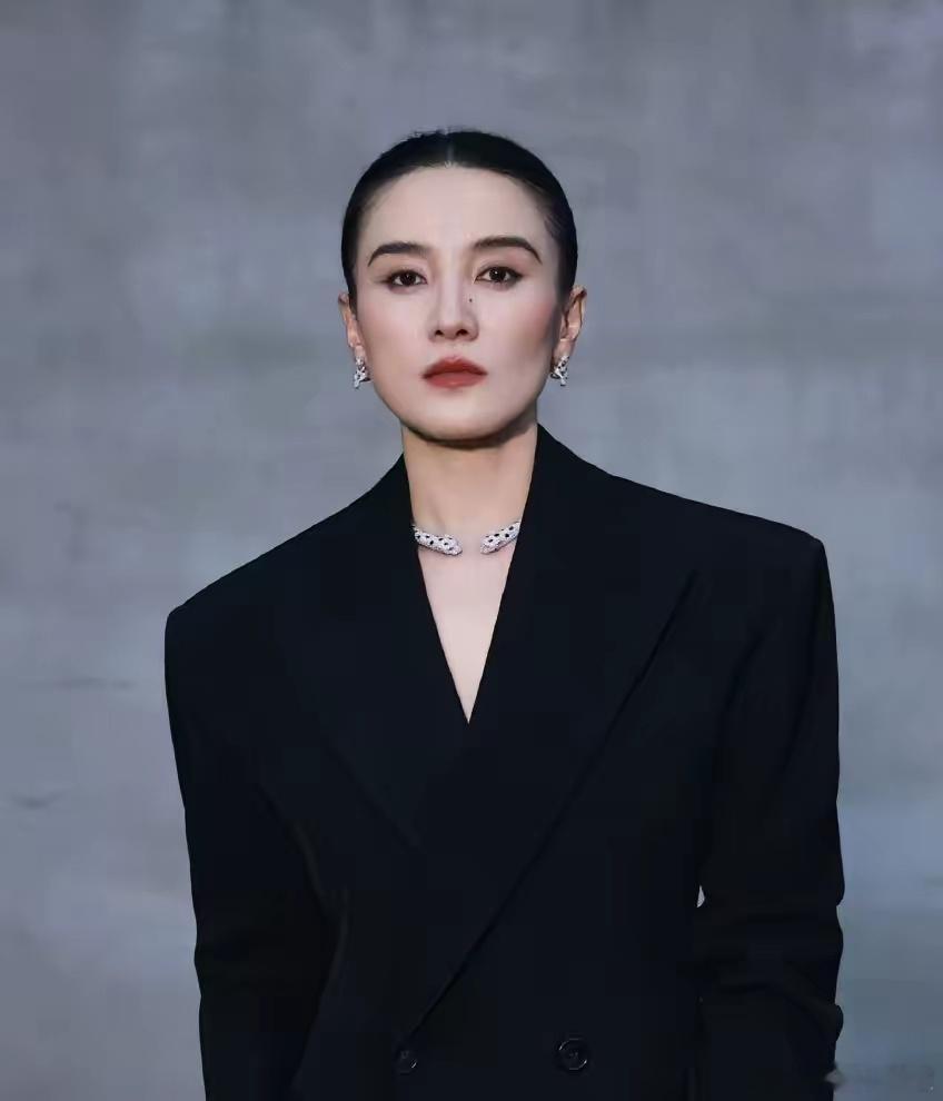 我问我老公，为什么今年的飞天奖没什么人关注了？我老公一针见血地指出3个原因。第一