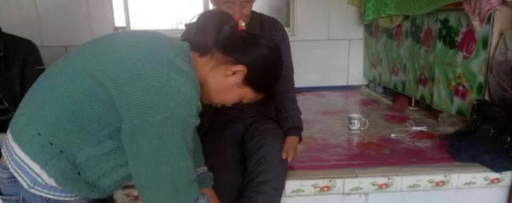 浙江嘉兴，妻子毫无征兆提出离婚，且态度坚决，女儿力挺母亲，丈夫伤心欲绝，双方在激