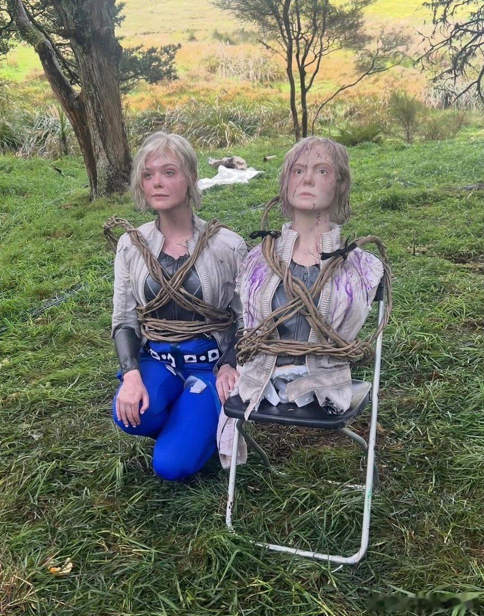 一张艾丽·范宁在《铁血战士：杀戮之地》的片场照​​​