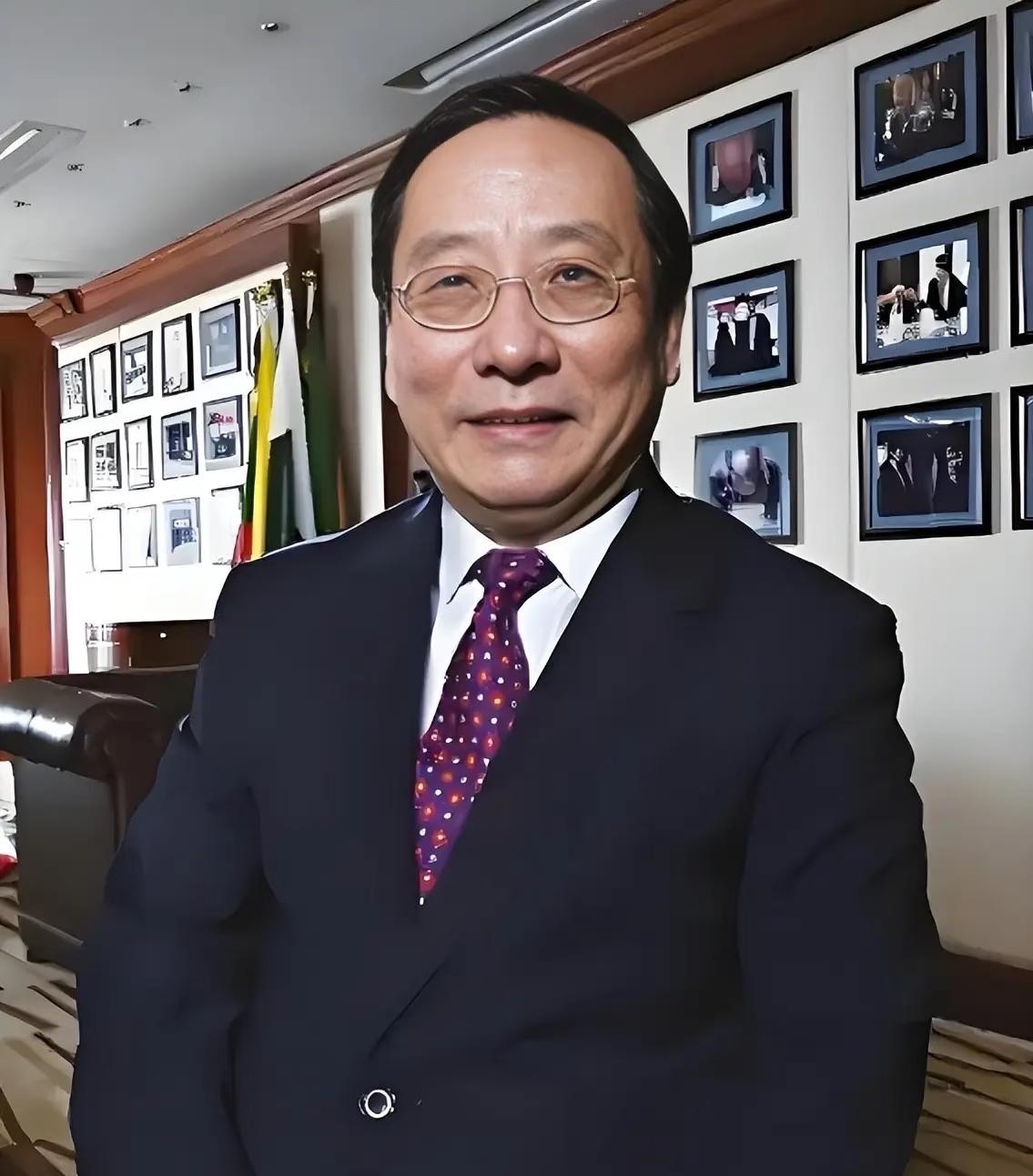 高志凯是一个勇敢的青年，他不畏强权，敢于揭露李茂源的黑历史。高志凯通过调查发
