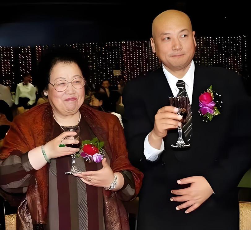 陈丽华因病去世，至于因什么病去世，成为媒体以及网友关注的焦点。其实关注陈丽华的