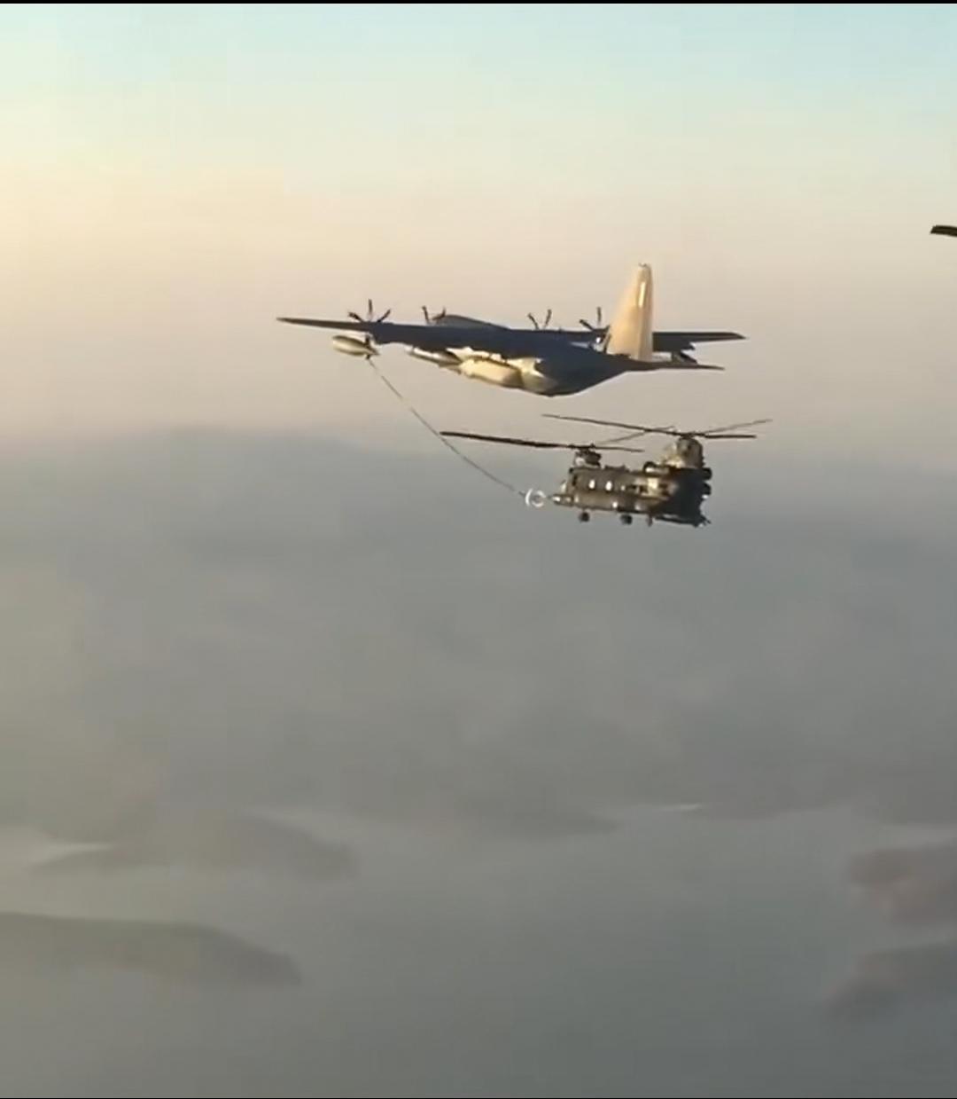 美军军事行动的图片曝光！采用了直升飞机空中加油的方式进行远距离机动，先是对对