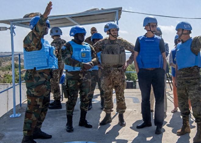 开打！联合国终于不再忍耐，维和部队对以色列开火，法军开第一枪 黎巴嫩南部的一