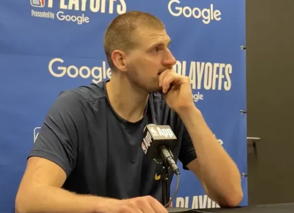 NBA季后赛，掘金球员尼古拉-约基奇接受媒体采访，谈及球队失利的原因约基奇表示：