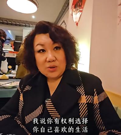 “这事马斯克都避免不了。”把孩子送到英国女校学习，却跨性别成为了男性，每个月都要