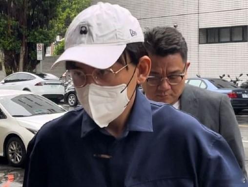 据台媒，24日，黄子佼通过律师声明表示已与全部被害人和解，并且再次道歉，“我已认