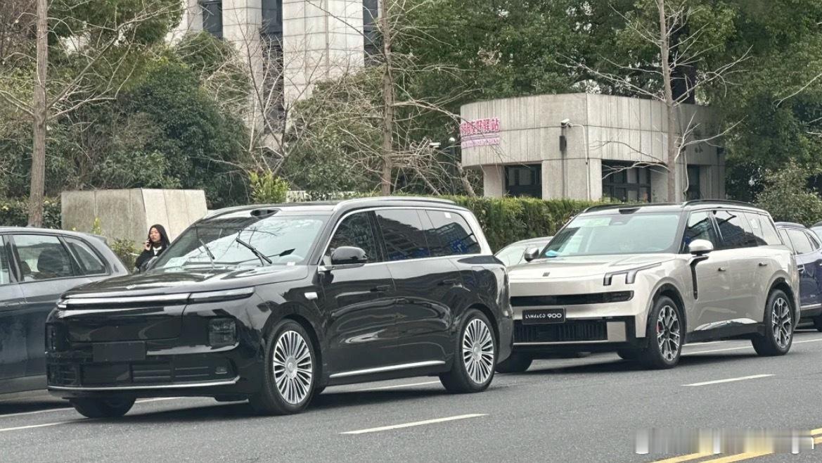 零跑D19和领克900同款值得注意的是，这个D19是纯电版，有前备箱哦看这开口，