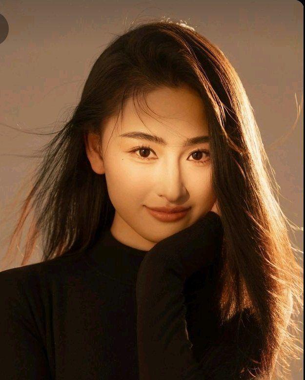 女性人像摄影作品如何有高级感？很多人一提“高级感人像”，脑子里立刻出现几个关键