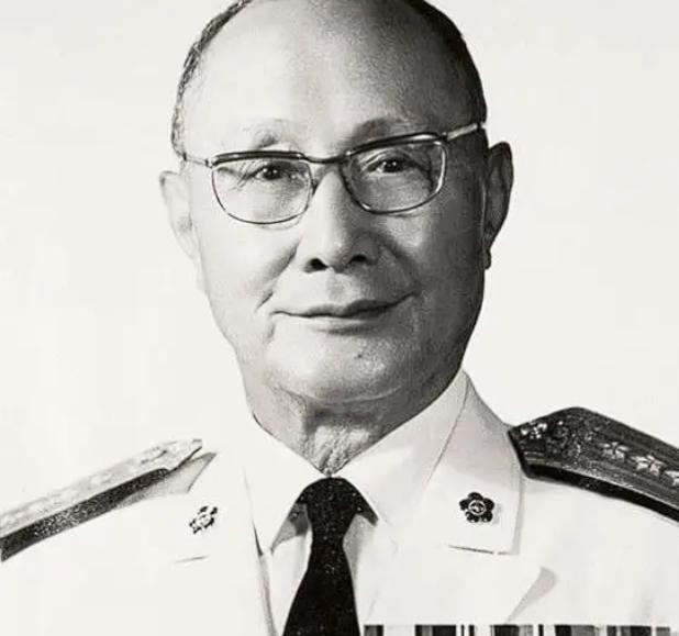 1982年，抗日名将宋希濂在美国时被记者问到了一个非常刁钻的问题，记者问他蒋介石