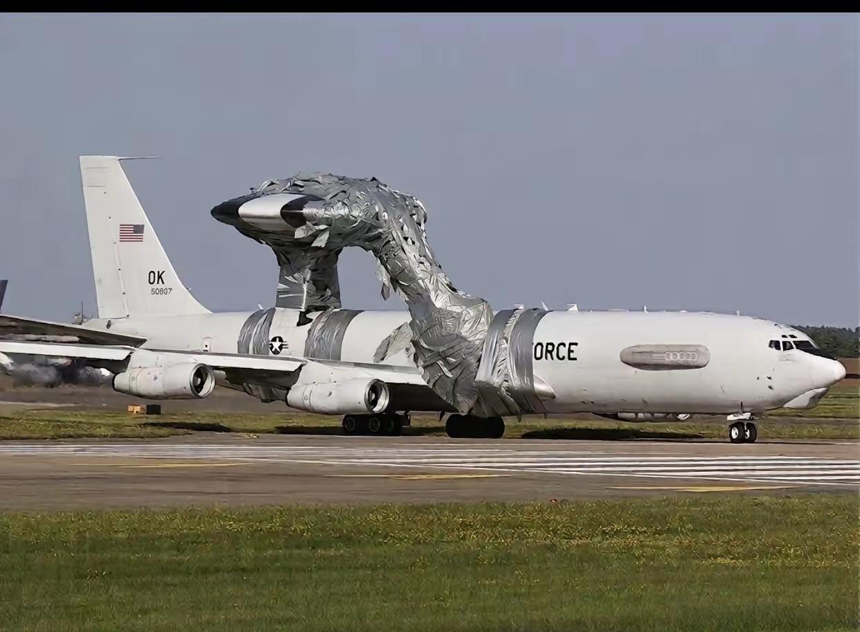 都是人才啊！网友们给出的美军E3预警机修复方案，大家看看，哪个方案川普会喜欢？