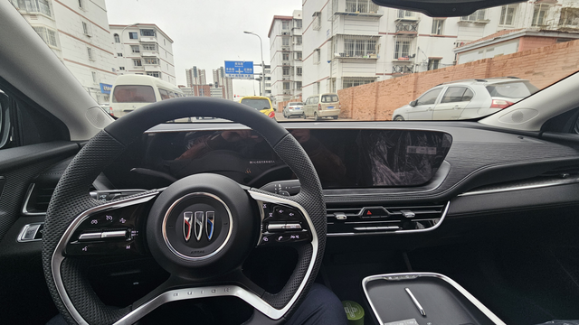 新车初体验刚提回来车，高速感觉可以，整体没有我的老陆尊沉稳，140，150的风