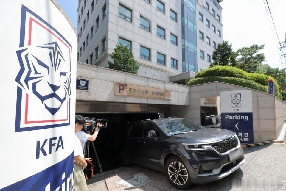 巨大丑闻！中国足协3名官员接受韩国性贿赂身份曝光官方未回应据韩国媒体报道，韩