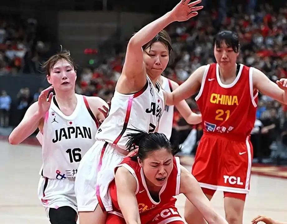 中日韩球类项目实力排序：男篮、女篮：中日相当、韩国稍逊；男足：日韩中；女足：日