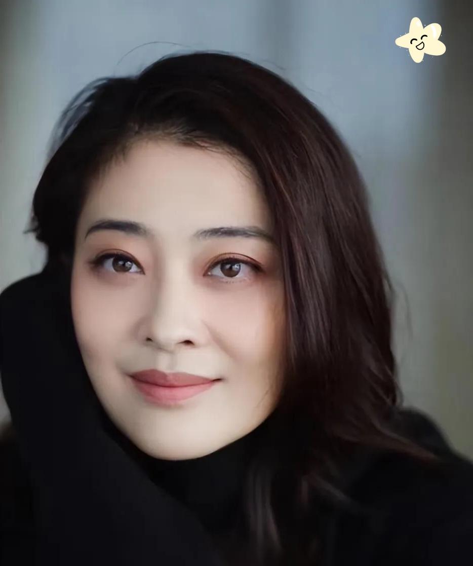 演员梅婷家的10口人大家庭，简直是当代家庭相处的天花板！爸妈、公婆、小两口