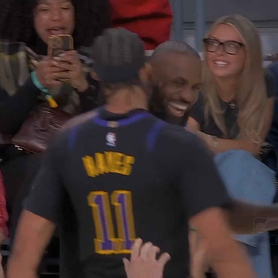 等等…淦…海斯你把那该死的头型换了