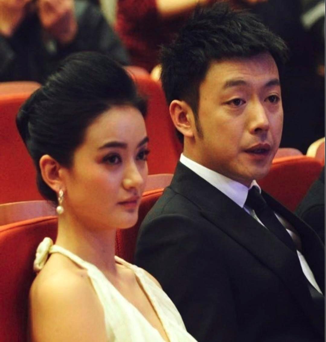 《潜伏》最出圈的，不是余则成，是舔邮票的谢若林。曹炳琨把贪婪演成一门手艺