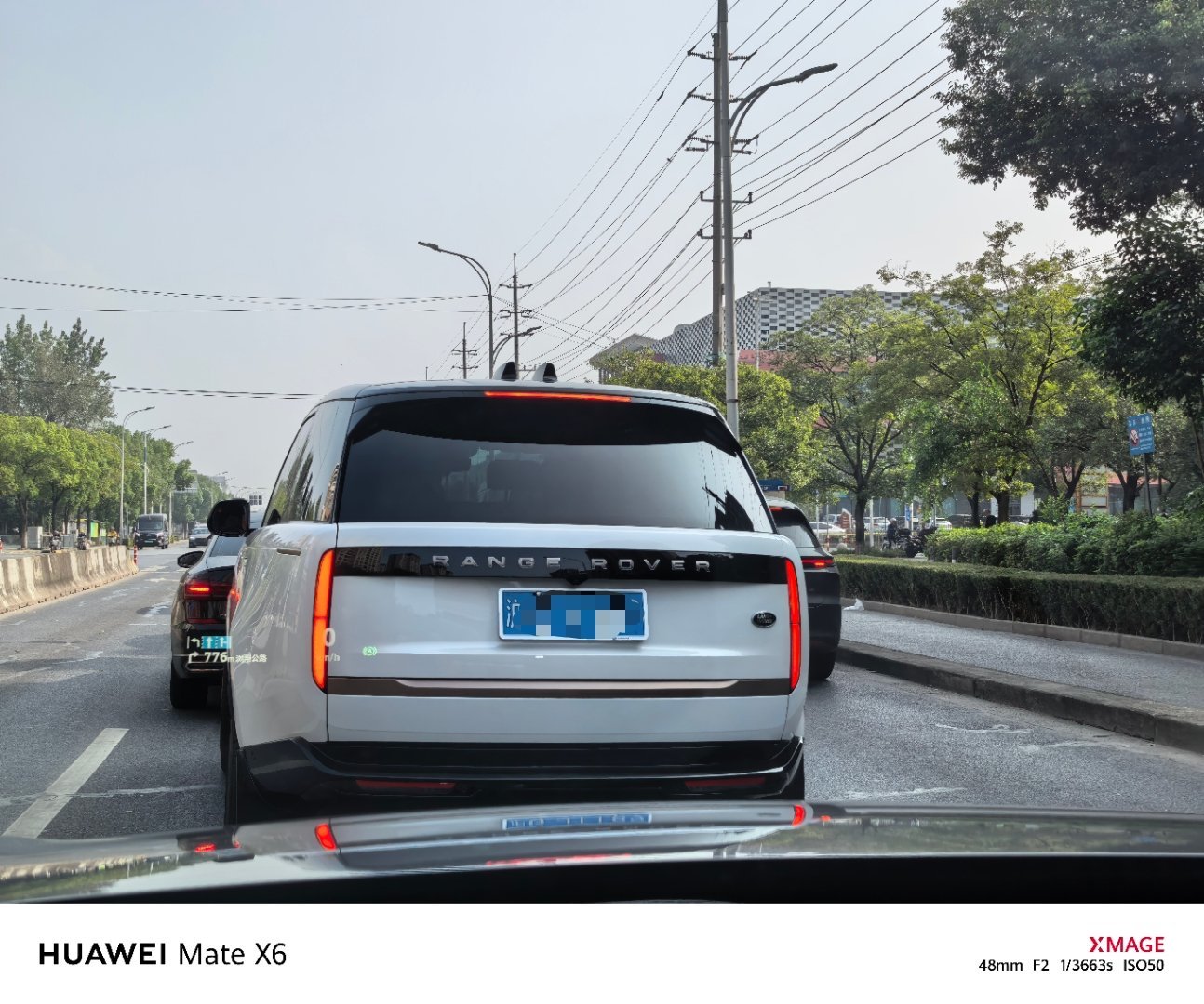 听到我一个高中同学提揽胜了那会我跟他讲过，有钱要么奔驰S600，要么揽胜创世加长