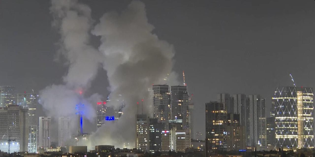 又见证历史了！伊朗150枚导弹突袭，以色列当地人拍摄到，成功突防美以反导系统！当