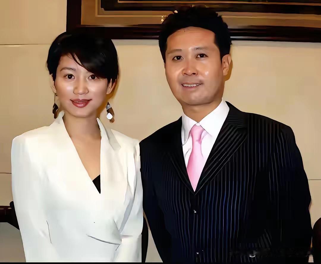 央视主持人王小丫近年来怎么都看不到她出来主持节目了，主持界里都快查不到此人了。她