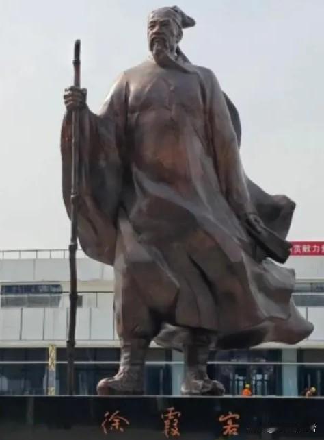 1617年，徐霞客因怀念已故妻子，偷偷宠幸了原配的侍女，并让她怀了身孕，谁料，待