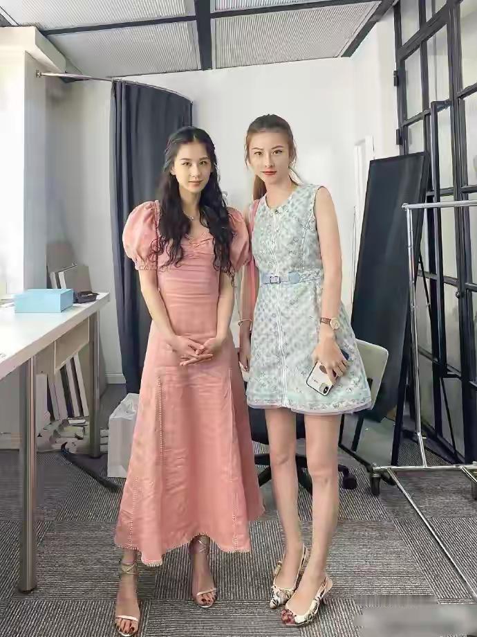 即便有明星光环的加持，我依然会选右边的！左边的留着你们剪刀石头布吧