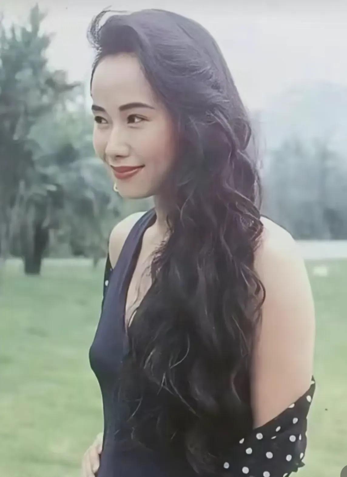 向太说：“如果你是个漂亮女孩，我给你的奉劝是，第一绝对不要待在小地方小县城，你一