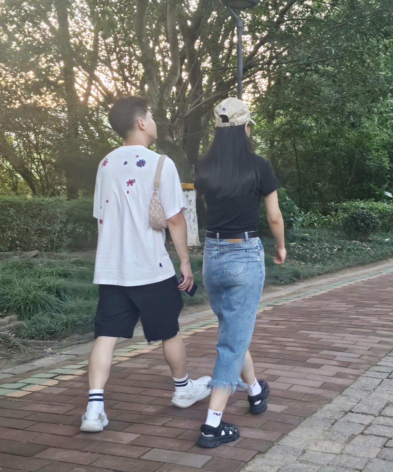 上个月，我的租客突然发消息说要退租回老家。她说剩下的租金和押金都不要了，就当是给