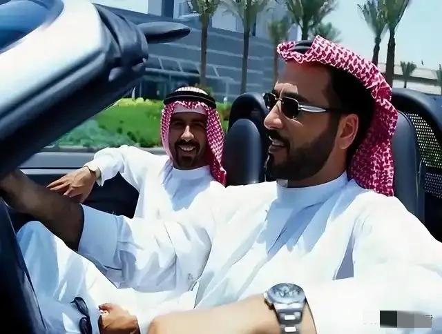 中东美军基地被炸，当地王爷们为啥只敢嘴炮，不敢还手？真相太真实了！这话问得扎