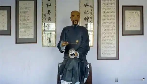 古代一知县听说纪晓岚才华横溢，出口成章，尤其是对对联是一绝，就连皇上都对不过他，