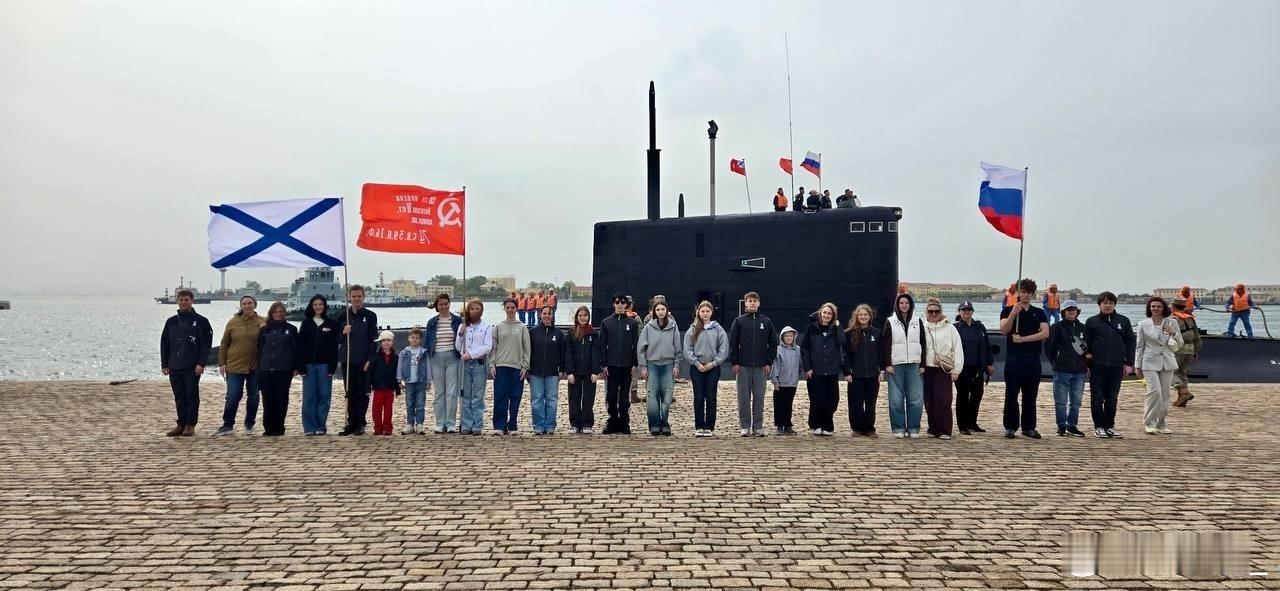 俄舰艇编队昨天抵达青岛，可能是技术停靠，中方没有报道。编队包括335“响亮”号护