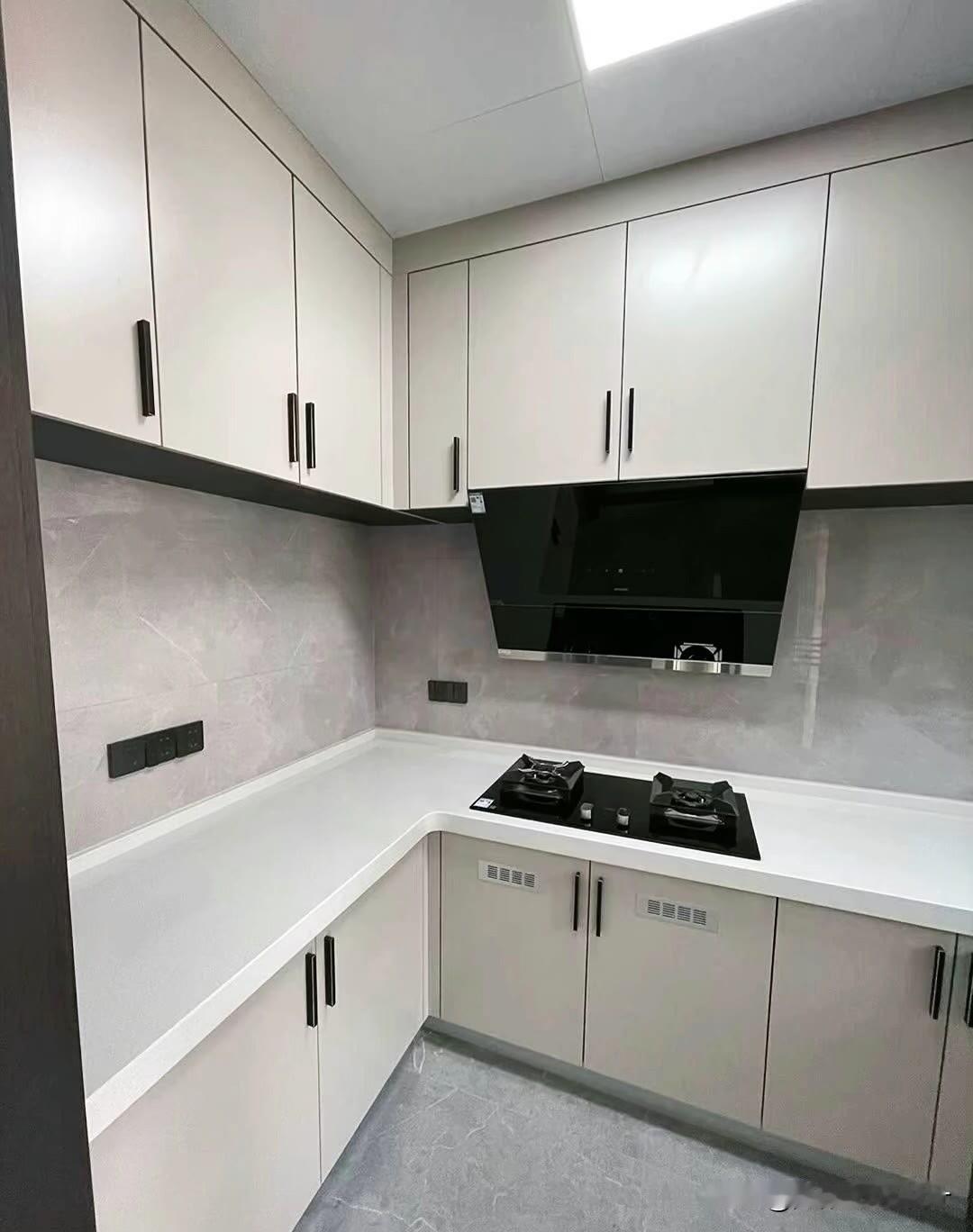 厨房台面选用哪种材料好?选厨房台面，核心是看你的预算、使用习惯和装修风格。没有