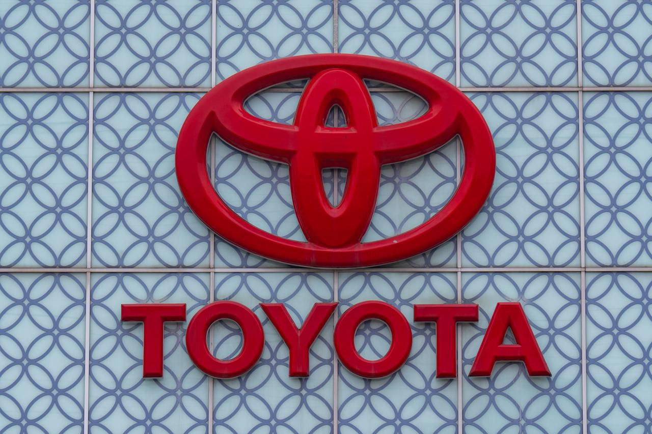 【丰田2025年连续第六年蝉联全球汽车销量冠军】近日，据共同社报道，最新数据显